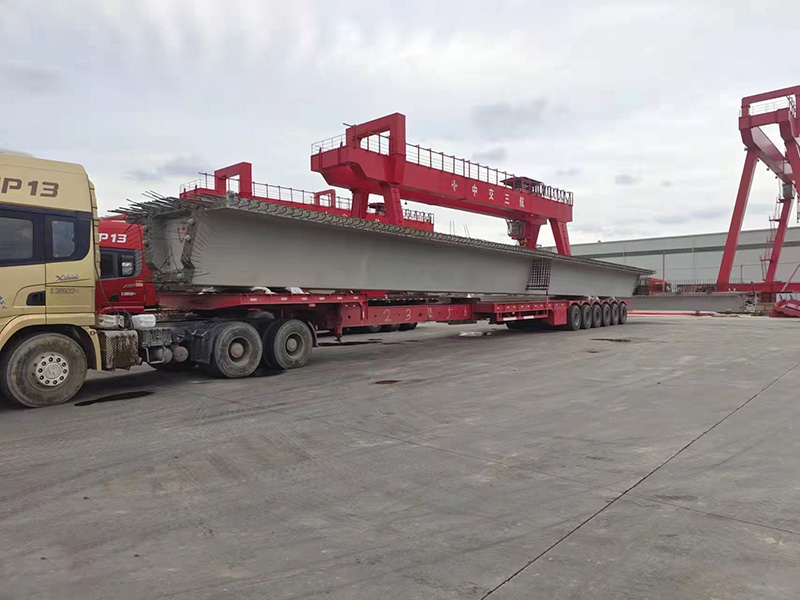 Pala de aerogenerador en remolque Wind Turbine Blade On Trailer