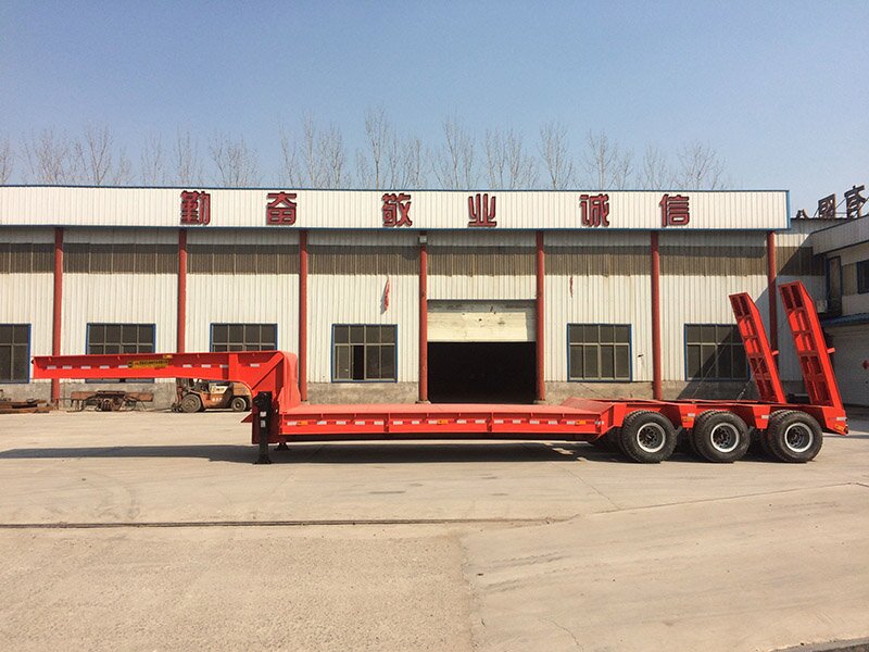 Semirremolque de plataforma baja Low Bed Semi Trailer
